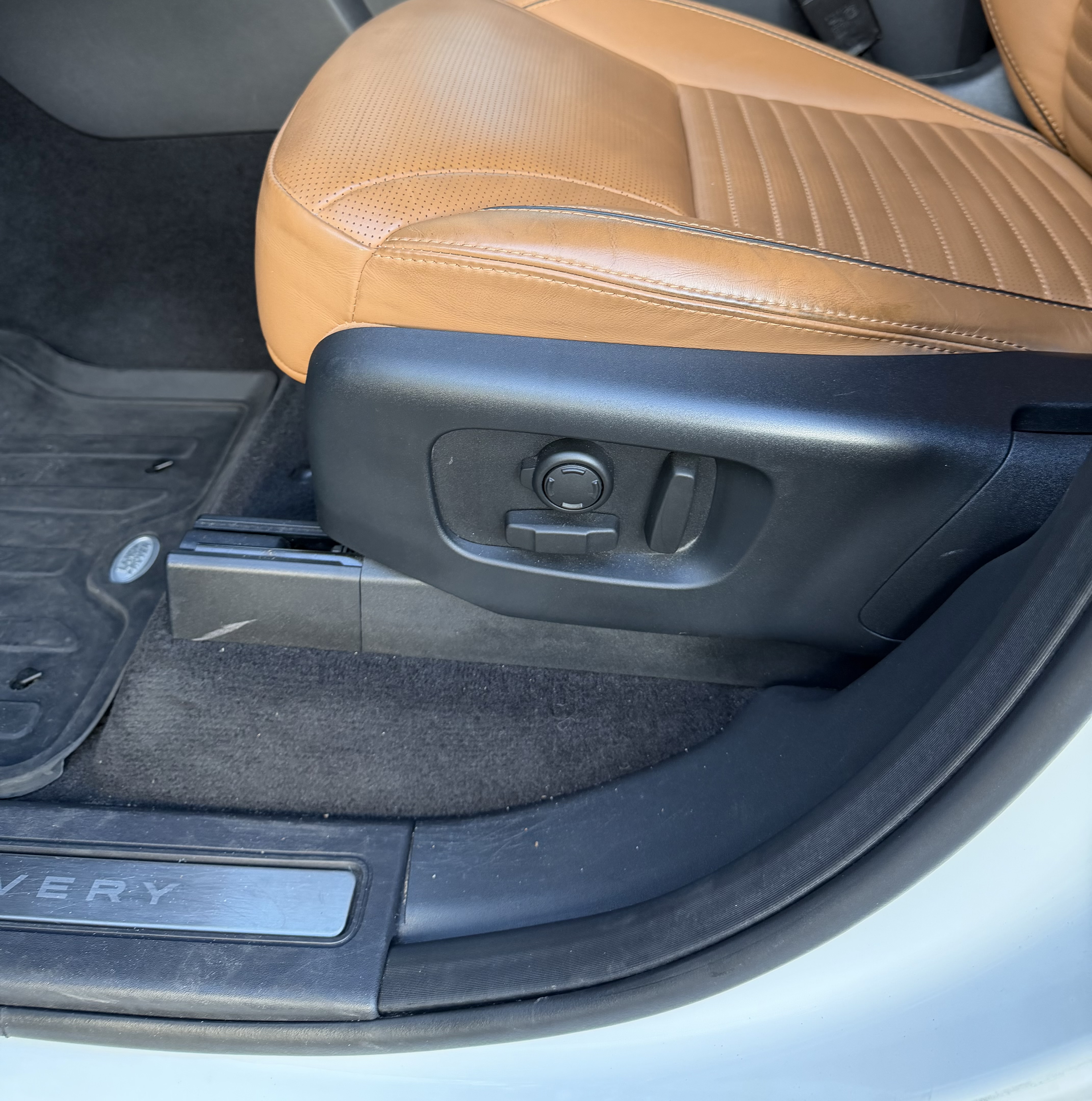 Used 2017 Land Rover Discovery HSE Luxury AWD/4WD image 11