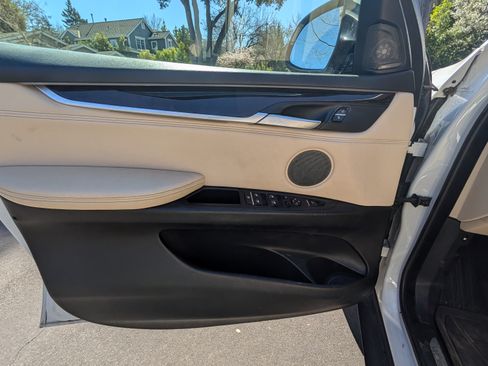 Used 2017 BMW X5 xDrive40e image 22