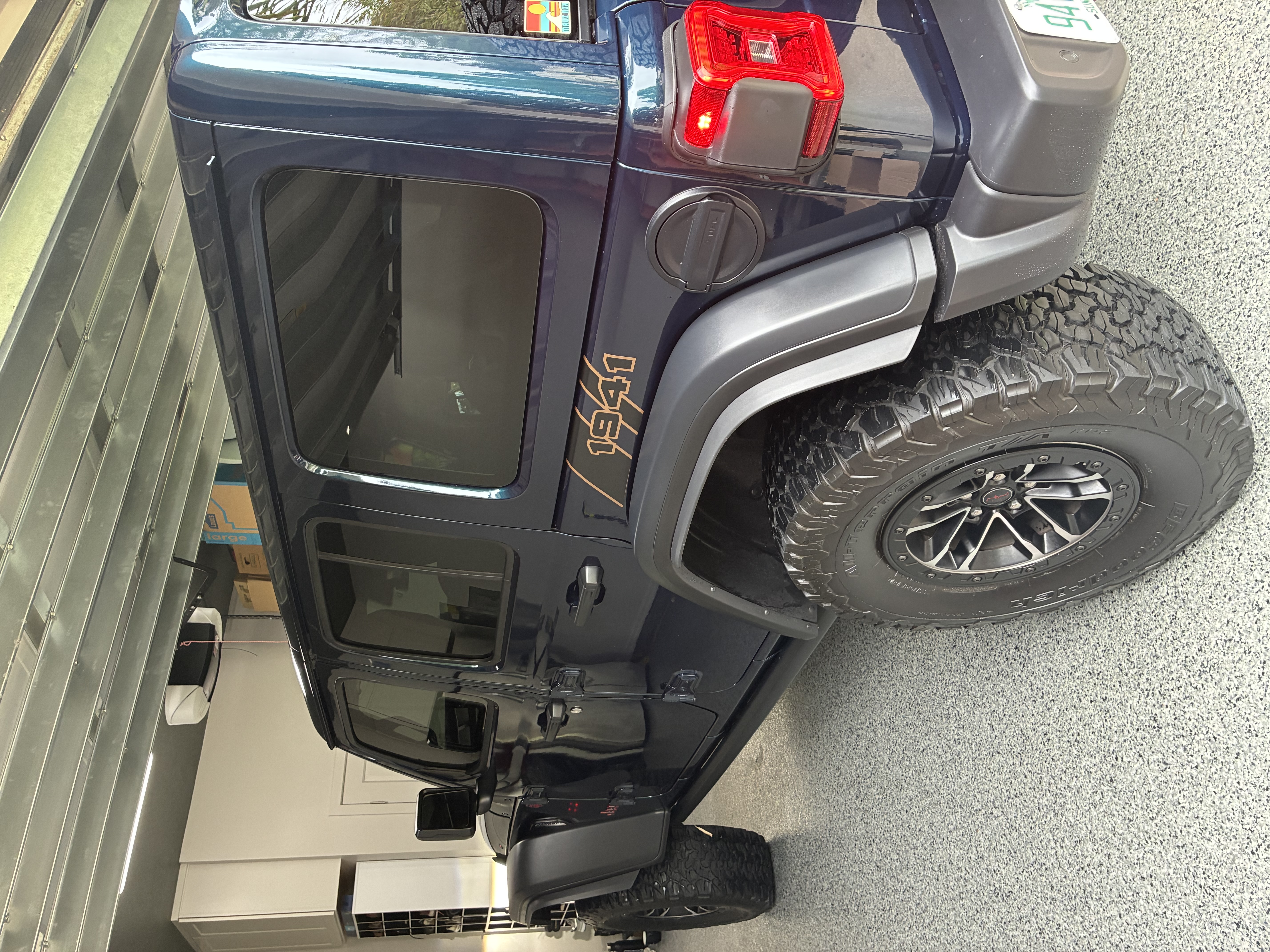 Used 2025 Jeep Wrangler Unlimited Rubicon w/ XTREMEE 35" Tire Package AWD/4WD image 8