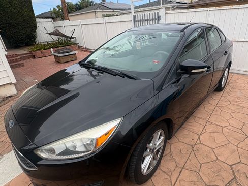 Used 2015 Ford Focus SE w/ Reverse Sensing Package FWD image 4