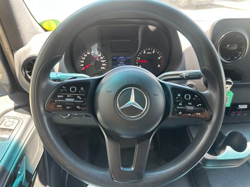 Used 2019 Mercedes-Benz Sprinter 2500 image 10