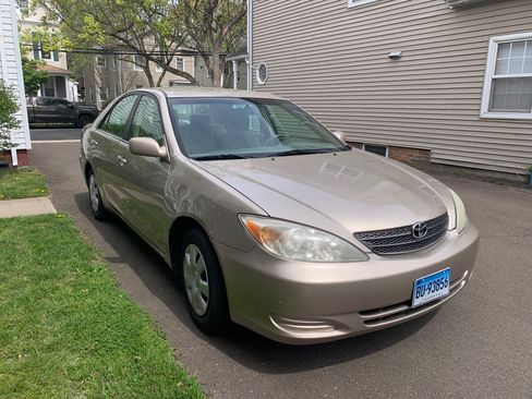 Used 2004 Toyota Camry LE FWD image 4