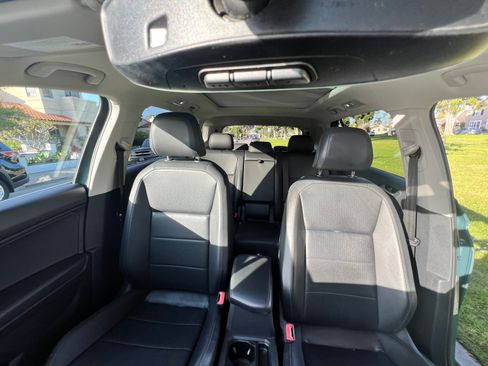 Used 2019 Volkswagen Tiguan SE w/ Panoramic Sunroof Package FWD image 10