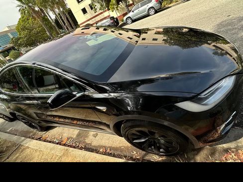Used 2018 Tesla Model X 75D image 5