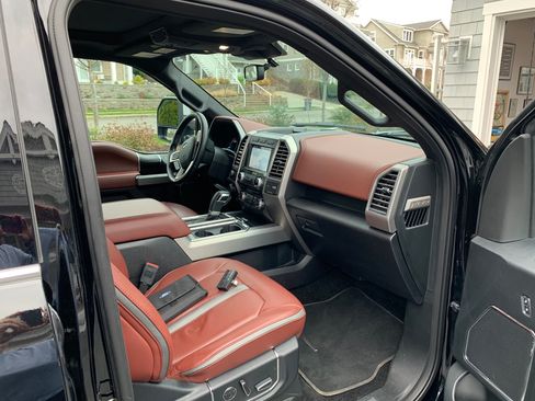 Used 2018 Ford F150 Platinum w/ Equipment Group 701A Luxury image 4