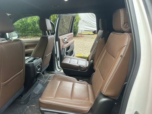 Used 2021 Chevrolet Suburban High Country image 11