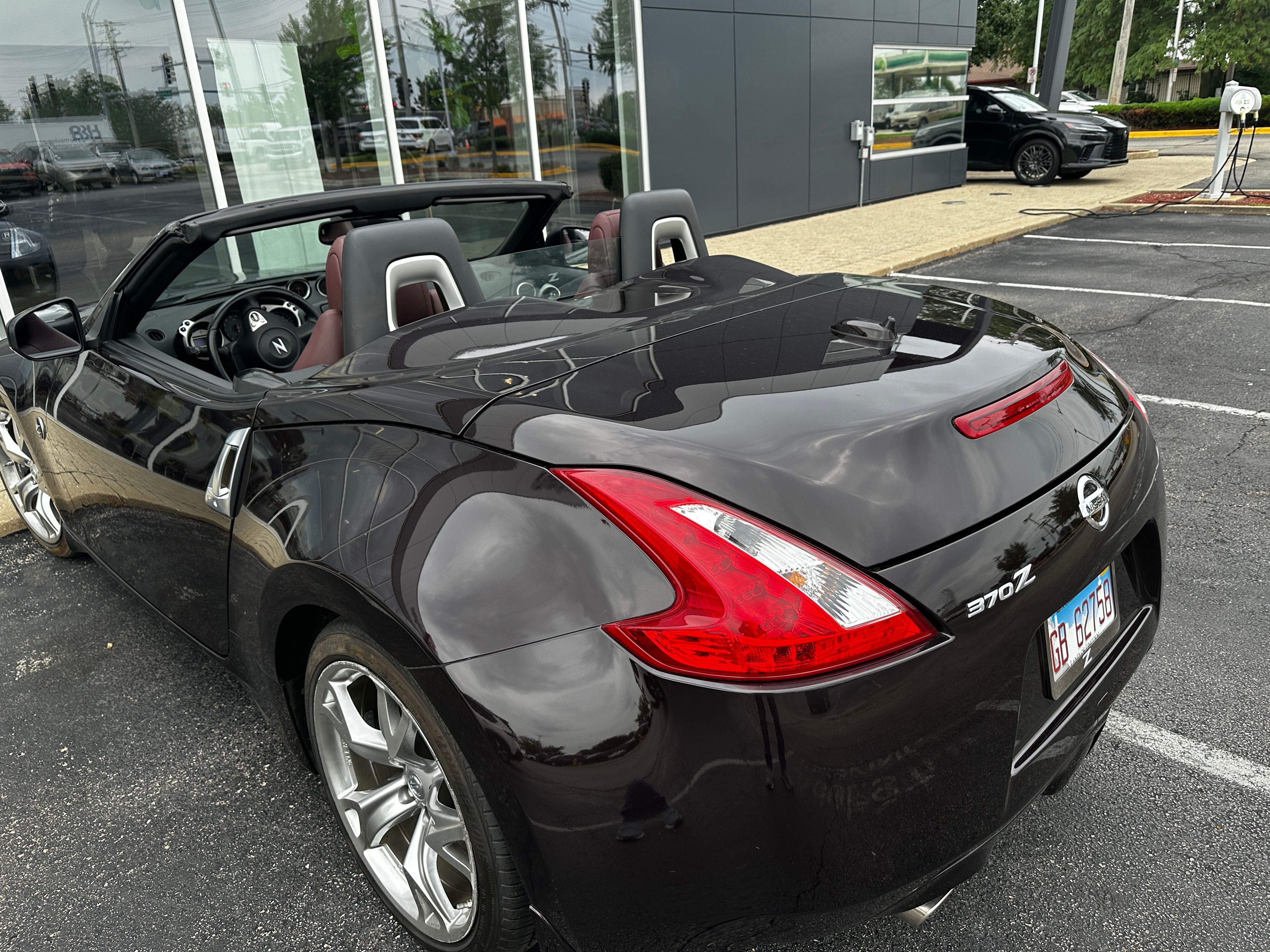 Used 2010 Nissan 370Z Touring w/ Sport Pkg RWD image 4