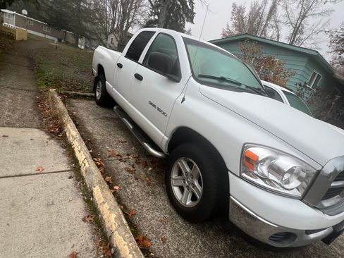Used 2006 Dodge Ram 1500 Truck SLT image 1