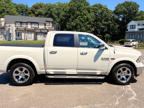 Used 2018 RAM 1500 Laramie AWD/4WD image 8