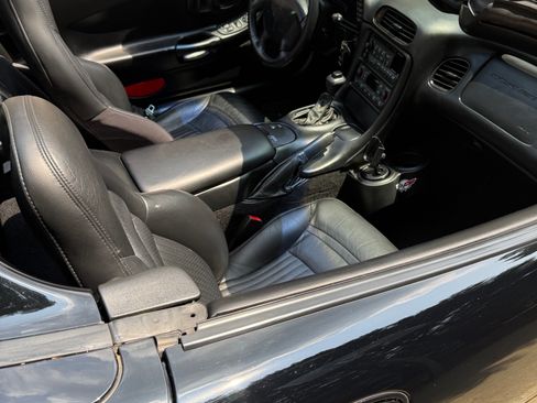 Used 2001 Chevrolet Corvette Convertible w/ Preferred Equipment Group2 RWD image 8