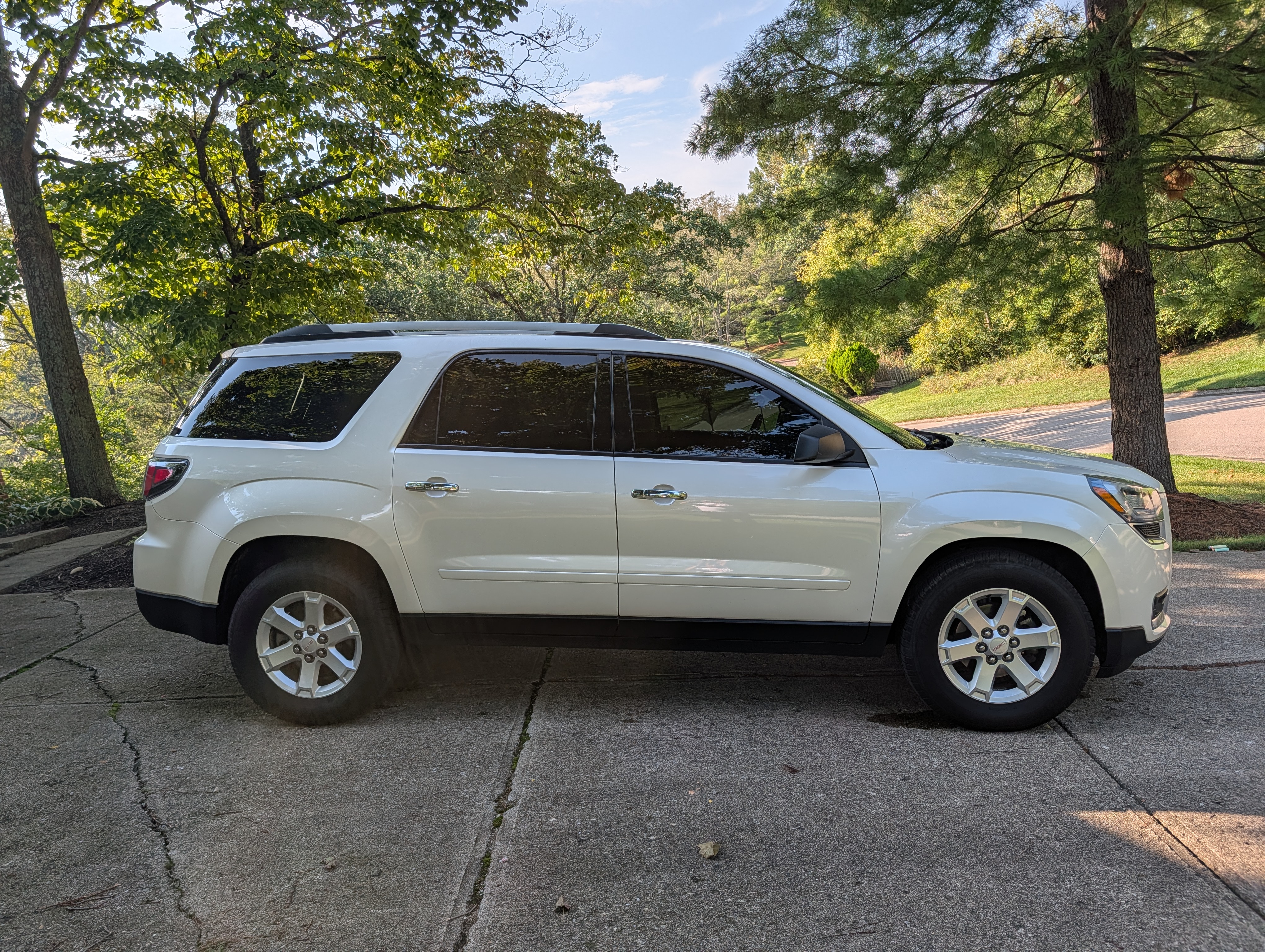Used 2015 GMC Acadia SLE FWD image 5