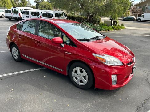 Used 2011 Toyota Prius Three w/ Navigation Pkg image 2