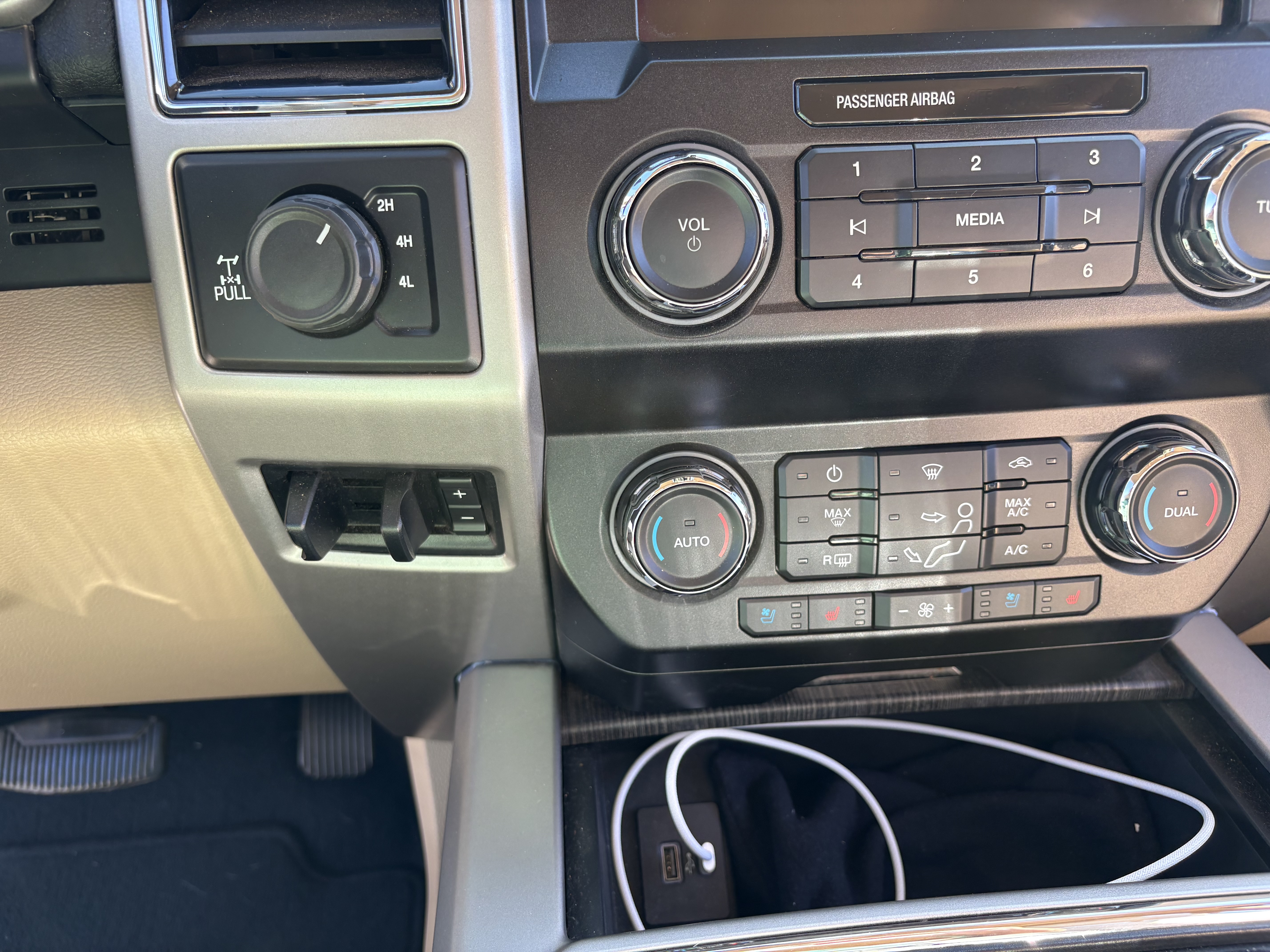 Used 2020 Ford F250 Lariat w/ Chrome Package AWD/4WD image 15