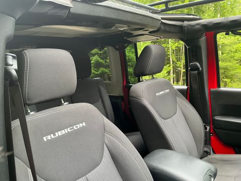 Used 2015 Jeep Wrangler Unlimited Rubicon AWD/4WD image 5