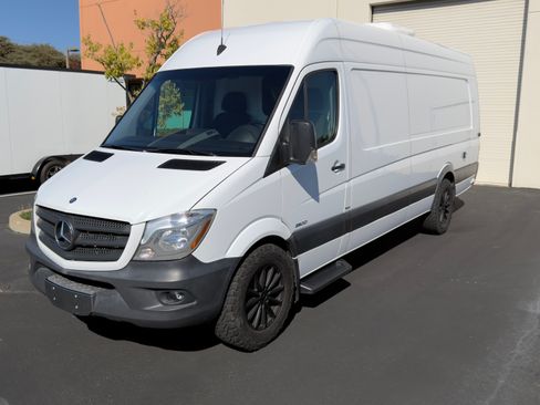 Used 2014 Mercedes-Benz Sprinter 2500 image 2