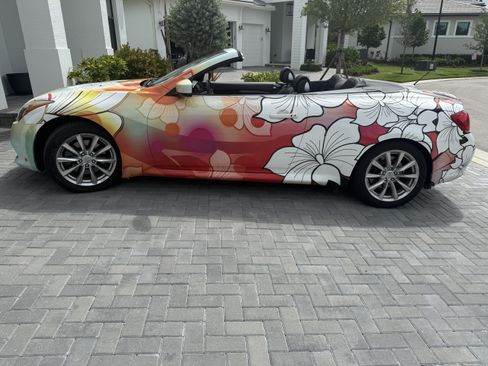 Used 2011 INFINITI G37 Convertible w/ Premium Pkg RWD image 2