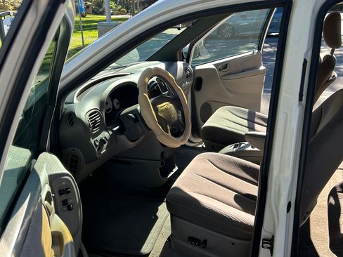 Used 2001 Chrysler Town & Country EX image 16