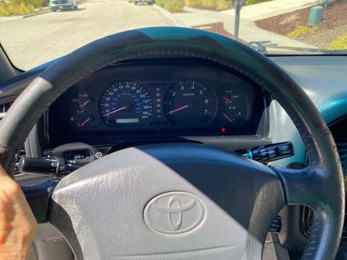 Used 1999 Toyota Land Cruiser w/ Leather Trim Pkg AWD/4WD image 6