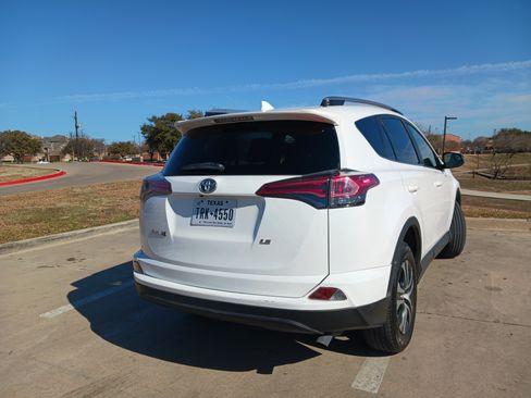 Used 2017 Toyota RAV4 LE image 6