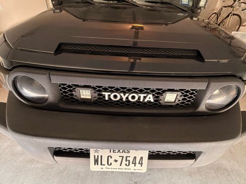 Used 2008 Toyota FJ Cruiser 4WD image 2