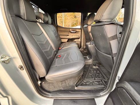 Used 2019 Toyota Tacoma TRD Sport image 28