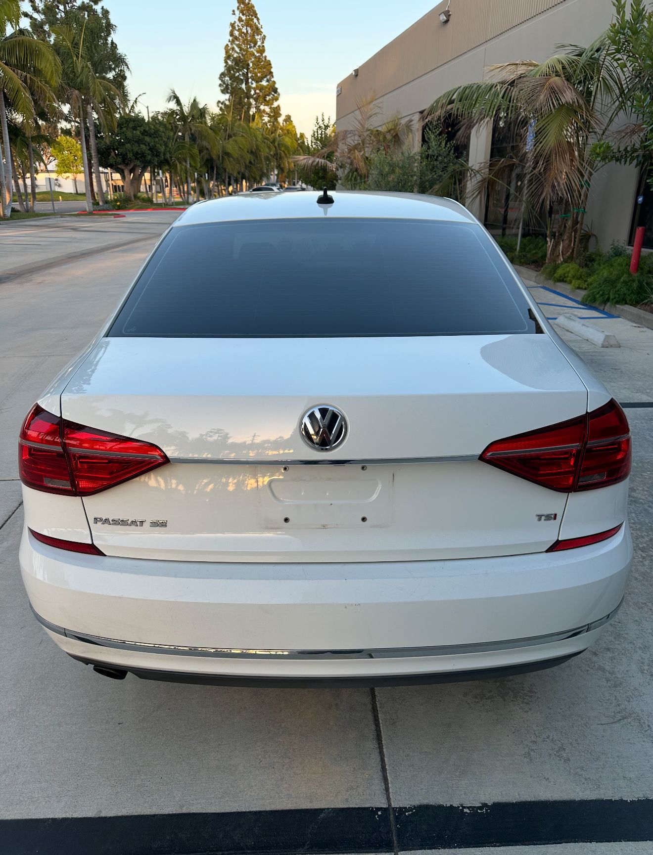 Used 2016 Volkswagen Passat 1.8T SE w/ Lighting Package (P06) FWD image 9