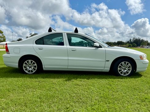 Used 2005 Volvo S60 2.4 image 10