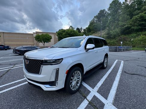 Used 2022 Cadillac Escalade Premium Luxury AWD/4WD image 9