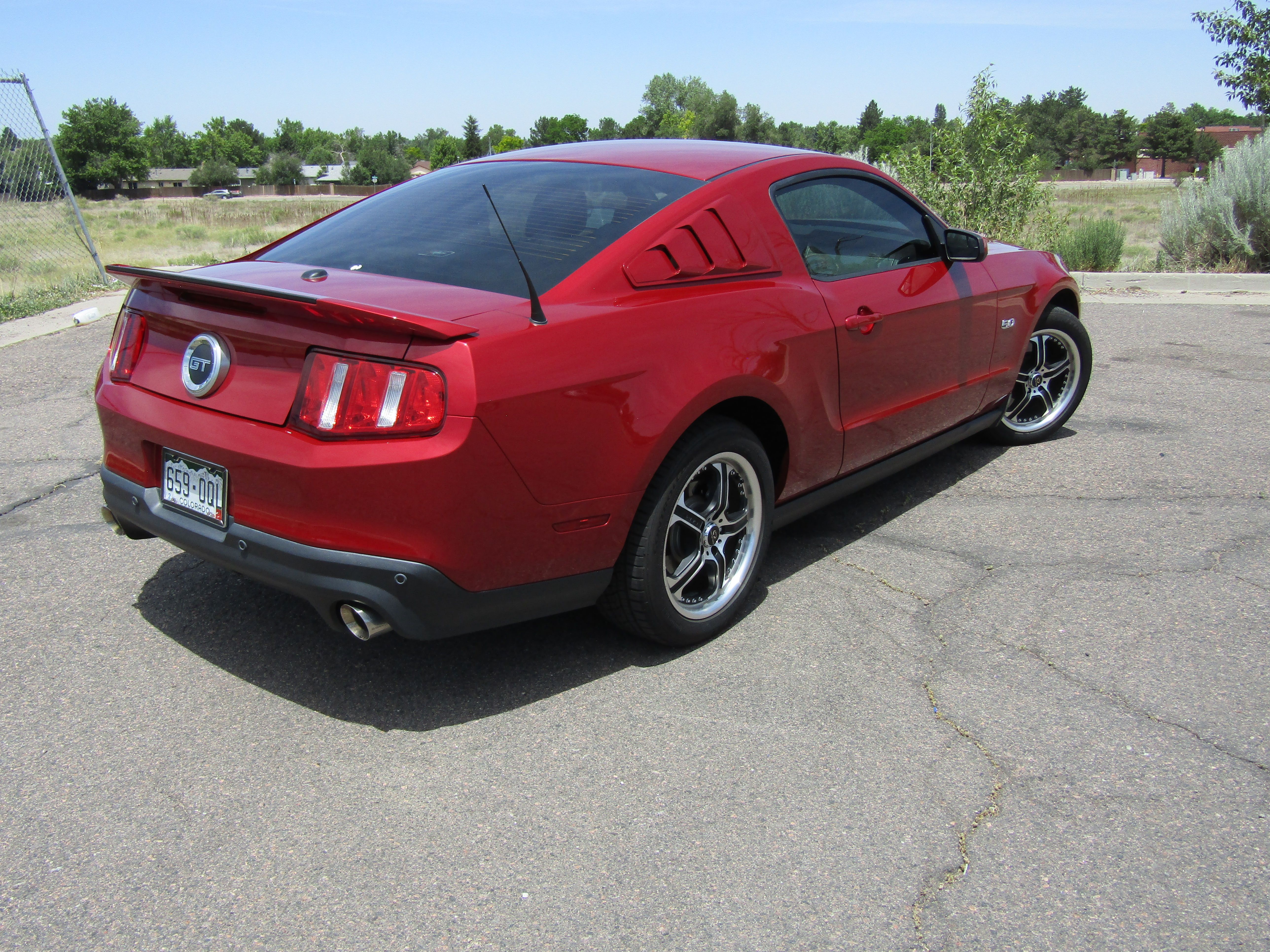 Used 2012 Ford Mustang GT Premium w/ Security Pkg RWD image 9