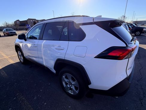 Used 2020 Toyota RAV4 XLE w/ Convenience Package image 2