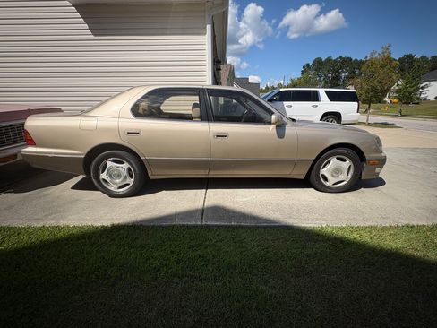 Used 1999 Lexus LS 400 image 8
