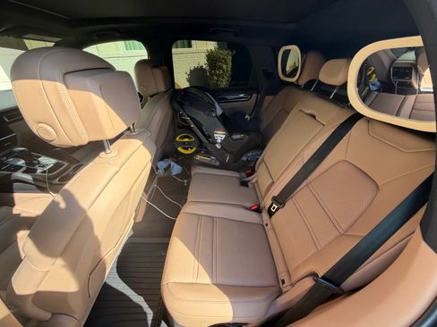 Used 2023 Porsche Cayenne AWD/4WD image 8