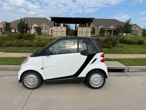 Used 2012 smart fortwo pure RWD image 4