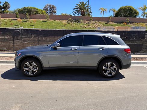 Used 2019 Mercedes-Benz GLC 300 image 2