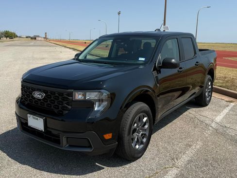Used 2025 Ford Maverick XLT w/ Equipment Group 302A AWD/4WD image 2