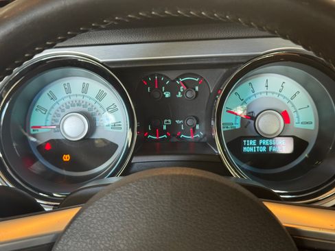 Used 2010 Ford Mustang GT Premium RWD image 19