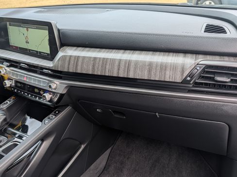 Used 2024 Kia Telluride EX w/ EX Captain's Chair Package image 19