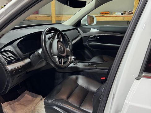 Used 2021 Volvo XC90 T5 Momentum w/ Advanced Package image 5