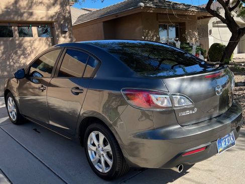 Used 2010 MAZDA MAZDA3 i Touring image 2