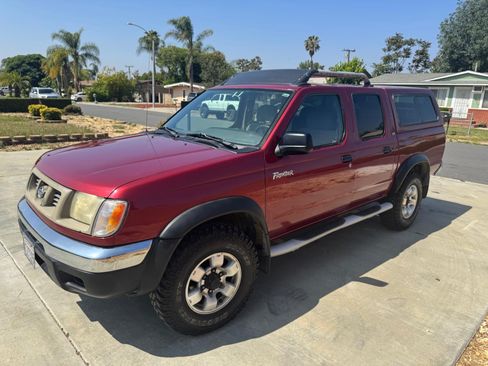 Used 2000 Nissan Frontier XE AWD/4WD image 2