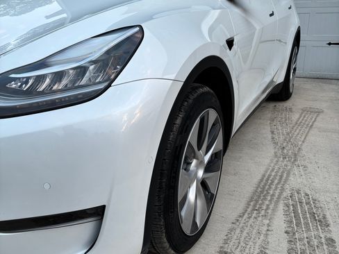 Used 2022 Tesla Model Y Long Range image 10