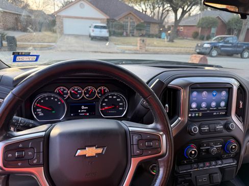 Used 2021 Chevrolet Silverado 1500 LT w/ Z71 Off-Road Package image 12