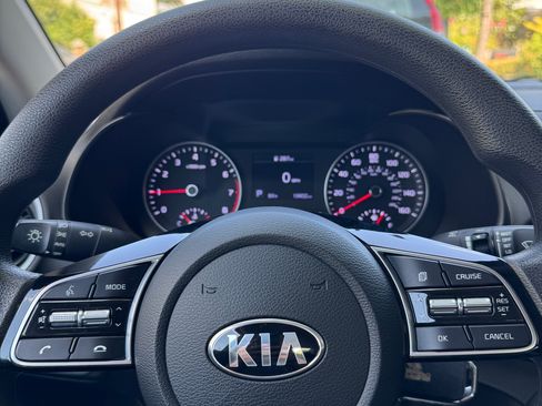 Used 2020 Kia Forte LXS FWD image 12