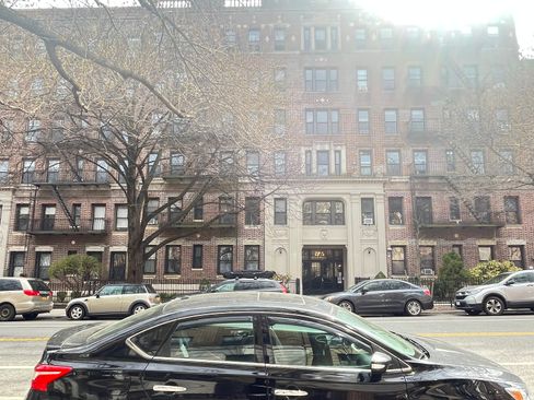 Used 2019 Nissan Sentra SR w/ Premium Package (SR) image 4