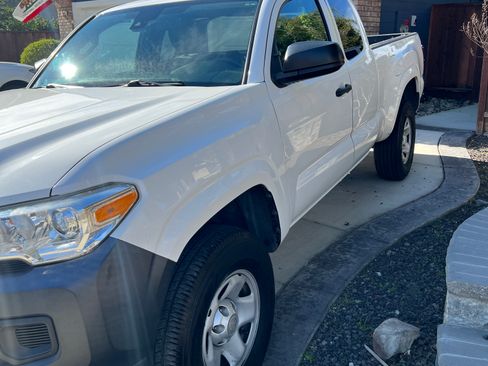 Used 2020 Toyota Tacoma SR image 7