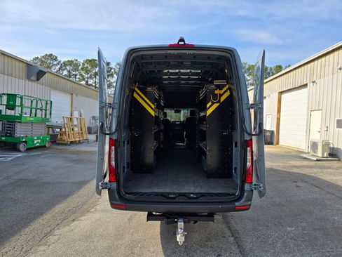 Used 2022 Mercedes-Benz Sprinter 3500 image 26