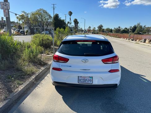Used 2018 Hyundai Elantra GT FWD image 6