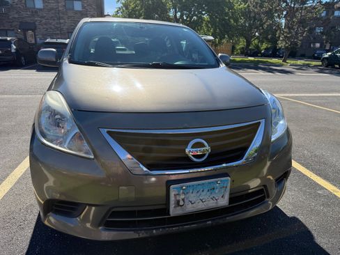 Used 2012 Nissan Versa SV FWD image 20