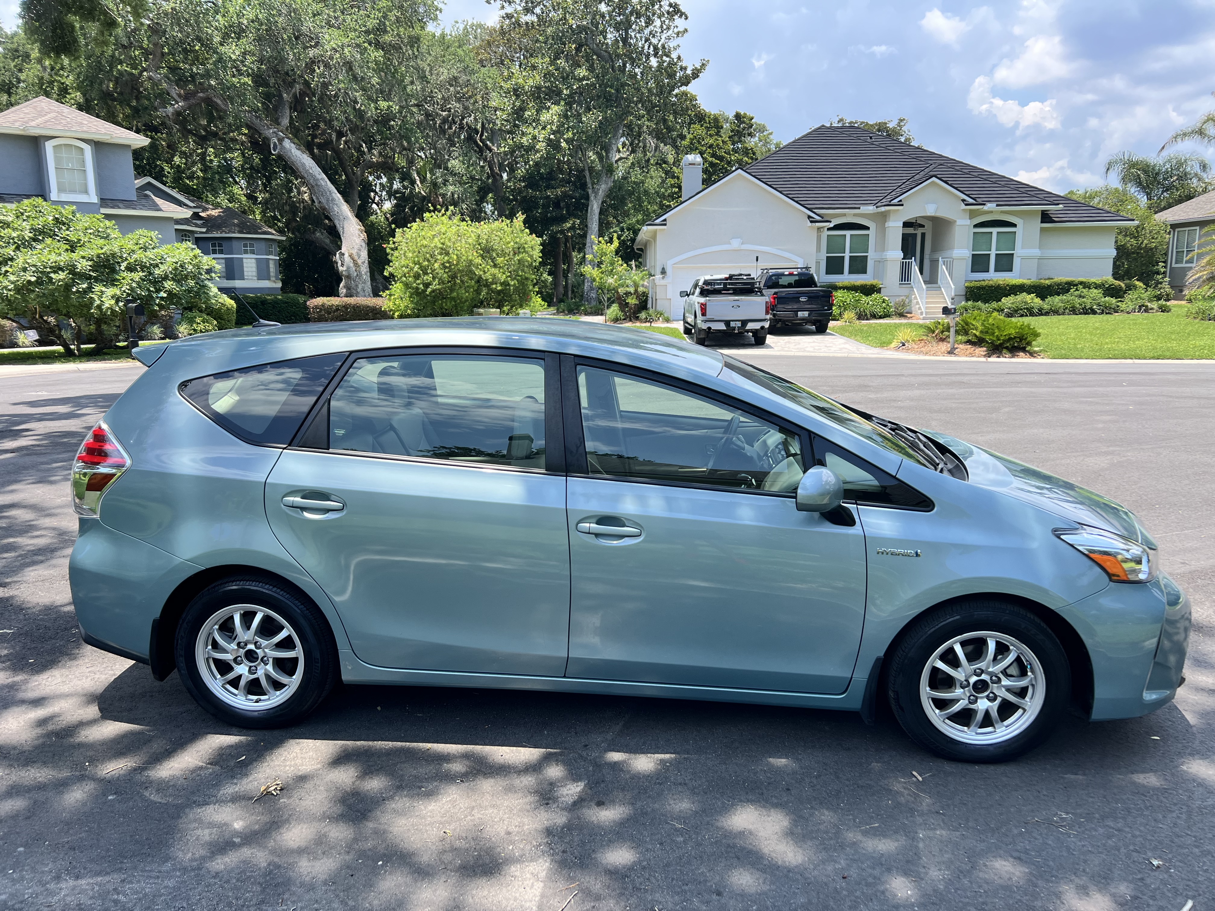 Used 2015 Toyota Prius V Four FWD image 9