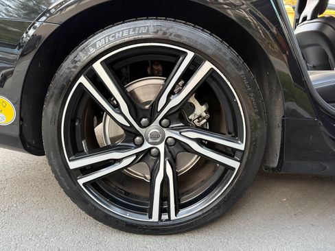 Used 2020 Volvo S90 T8 Inscription image 11